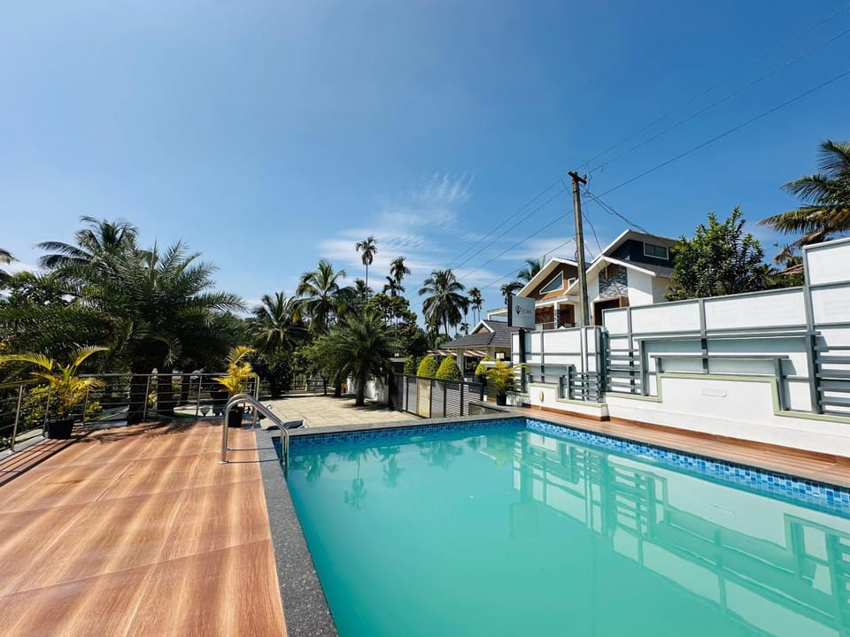 Property building, Day, Pool view, Swimming pool