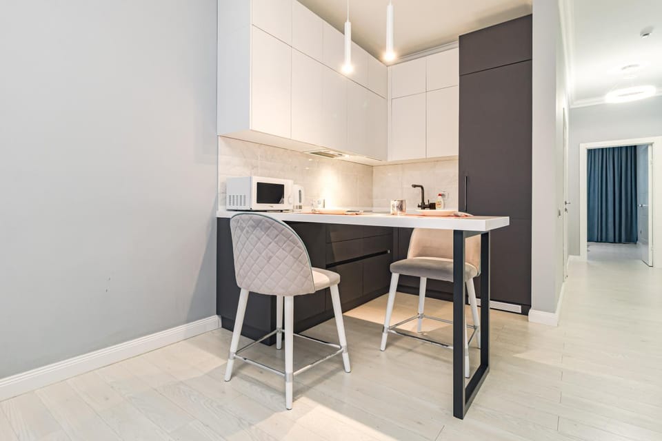 Kitchen or kitchenette, Dining area, stove