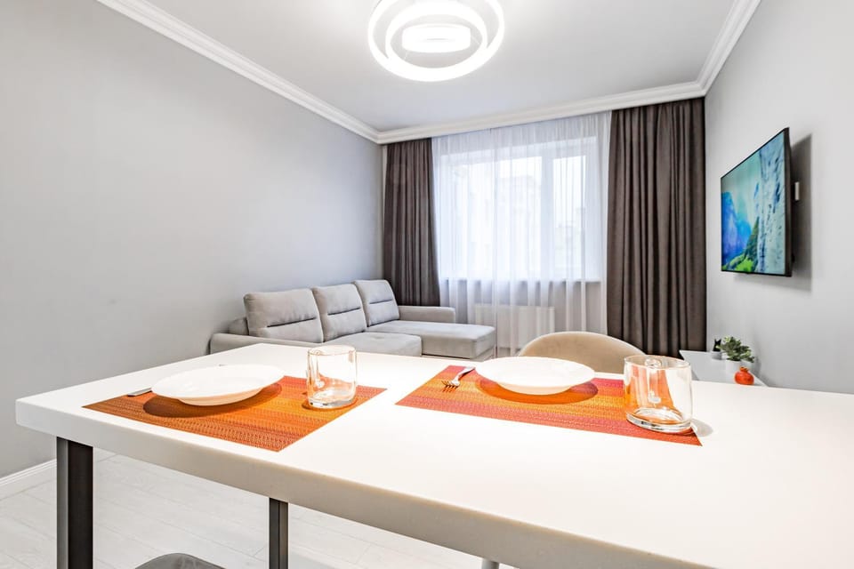 TV and multimedia, Living room, Food and drinks, Dining area, Food, Drinks