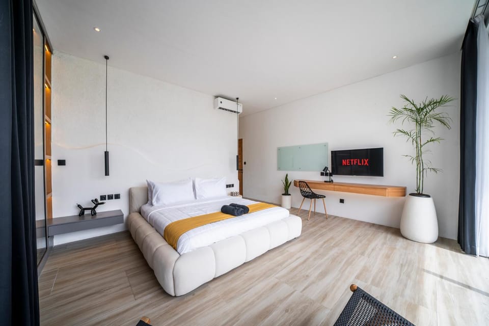 Luxury 3BR villa in Canggu, jacuzzi, rice fields Villa in North Kuta