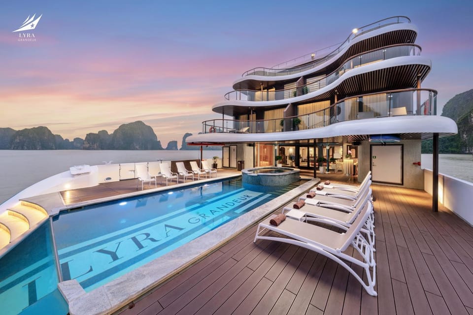 Pool view, Swimming pool, sunbed