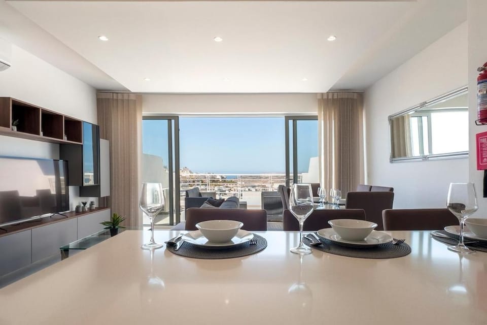Flat 5, Seaview 3 bedroom Apartment in Mellieha, central, nearby Beaches Apartment in Malta