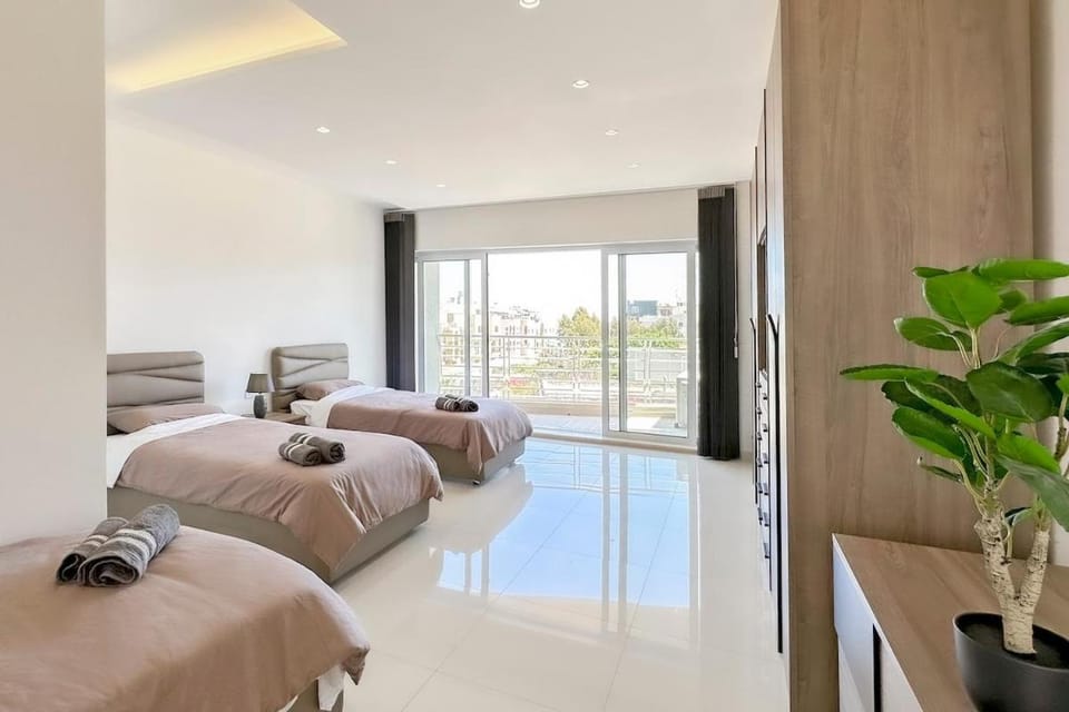 Flat 5, Seaview 3 bedroom Apartment in Mellieha, central, nearby Beaches Apartment in Malta