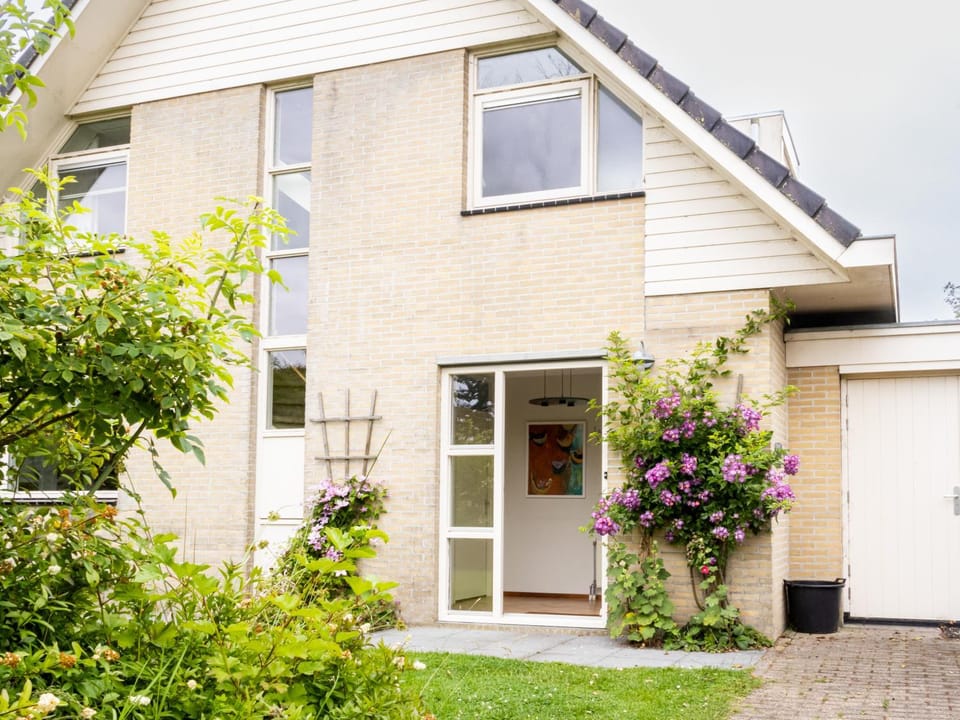 Spacious 8 Guest Water Villa in Terherne House in Friesland, Netherlands