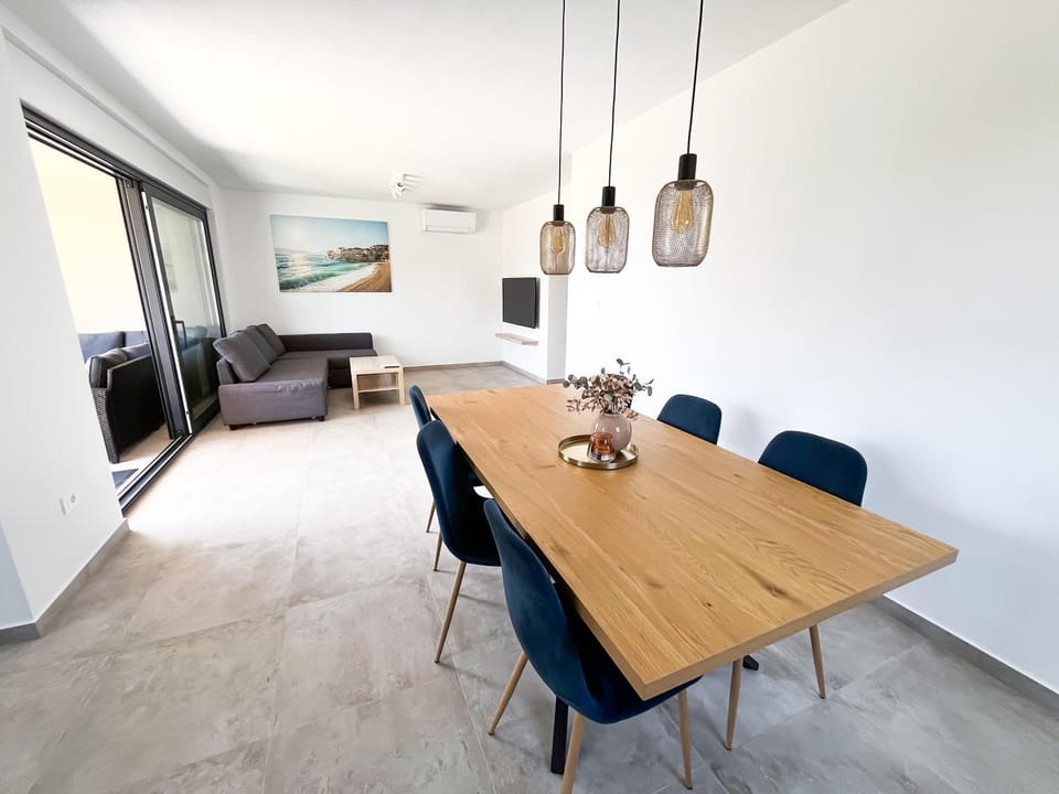 TV and multimedia, Seating area, Dining area, Evening entertainment