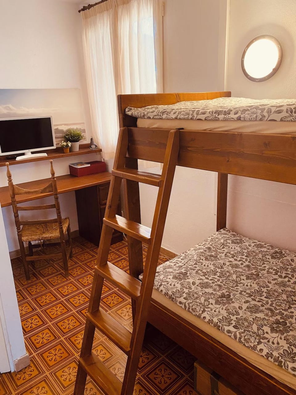 TV and multimedia, Bedroom, children, bunk bed