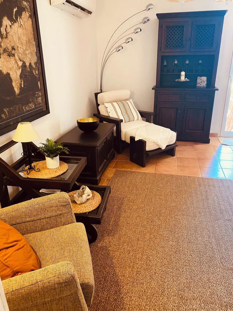 Photo of the whole room, Seating area, air conditioner