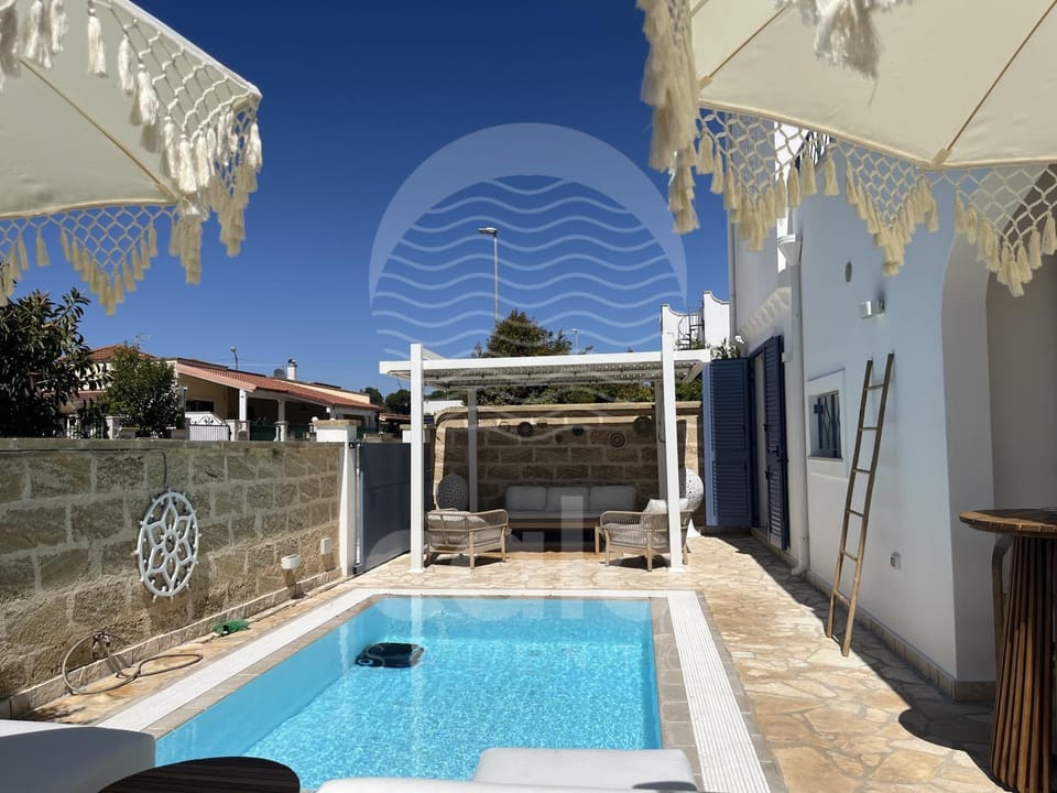Pool view, Swimming pool, sunbed