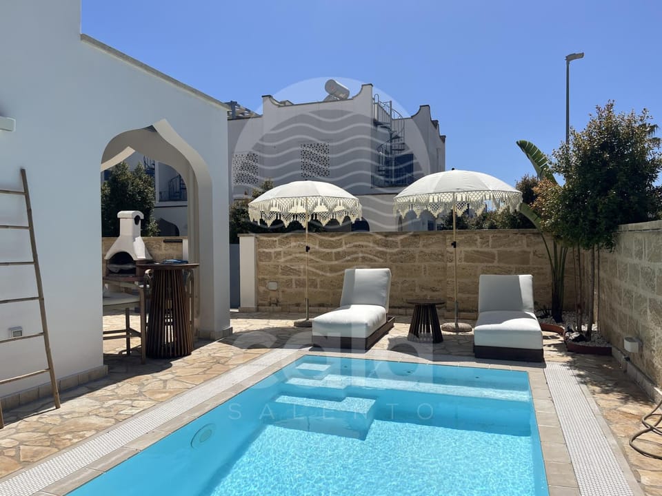 Patio, Pool view, Swimming pool, sunbed