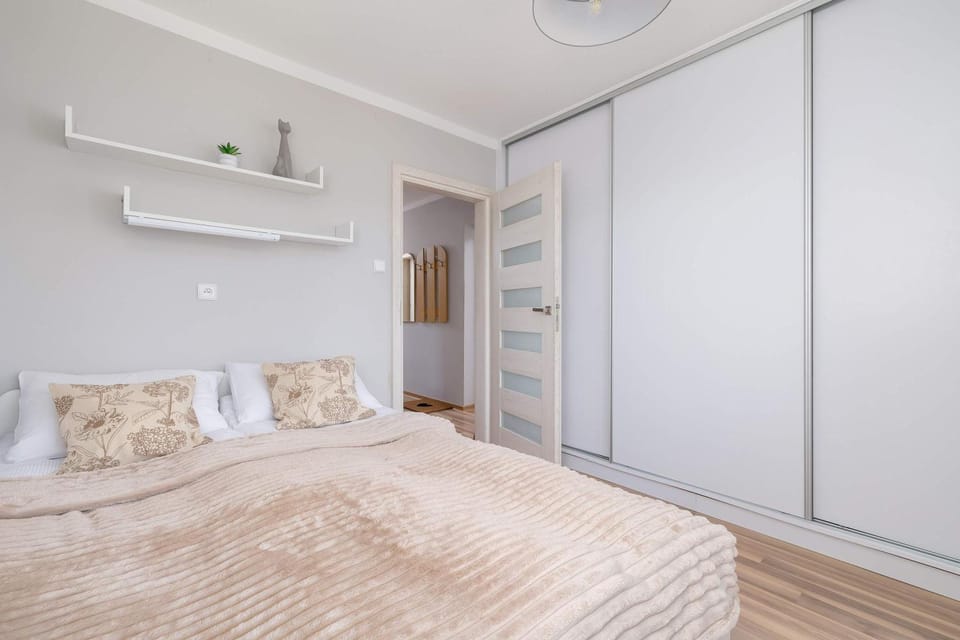 Bed, Photo of the whole room, Bedroom, towels, wardrobe