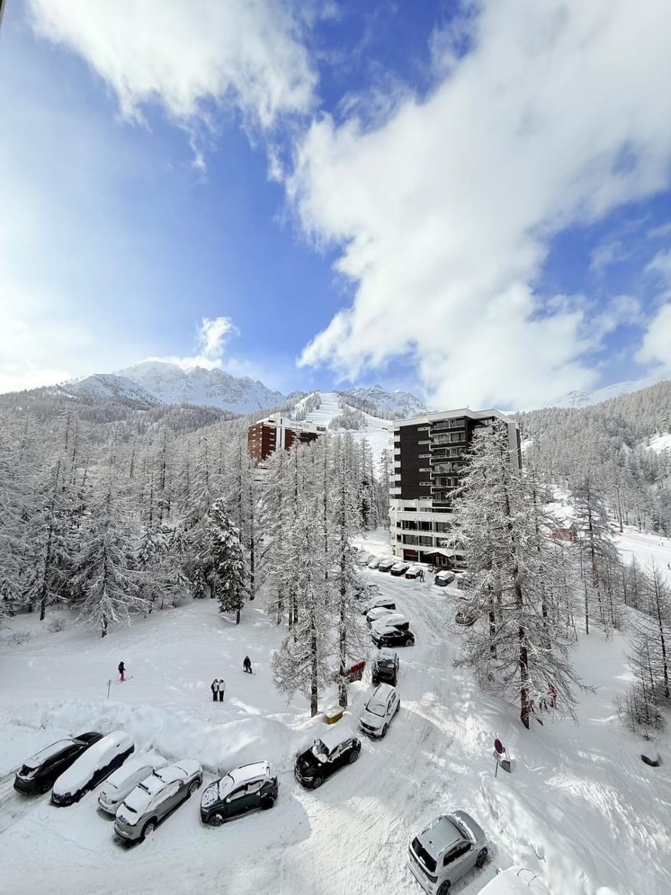 Day, Natural landscape, Winter, Mountain view, Parking