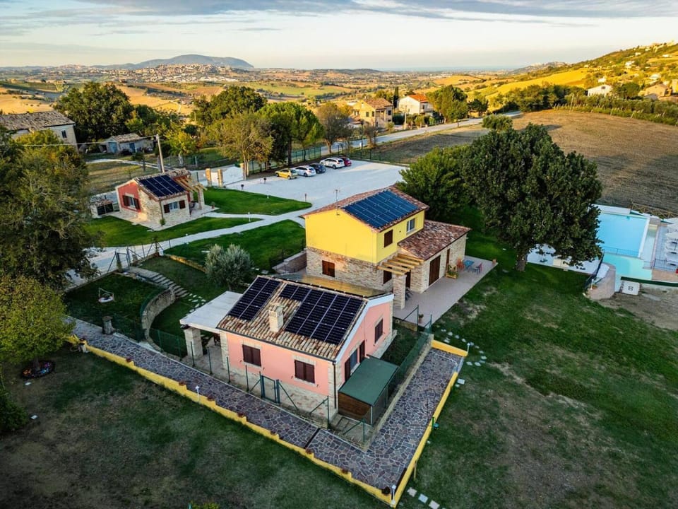Property building, Day, Natural landscape, Bird's eye view, View (from property/room)