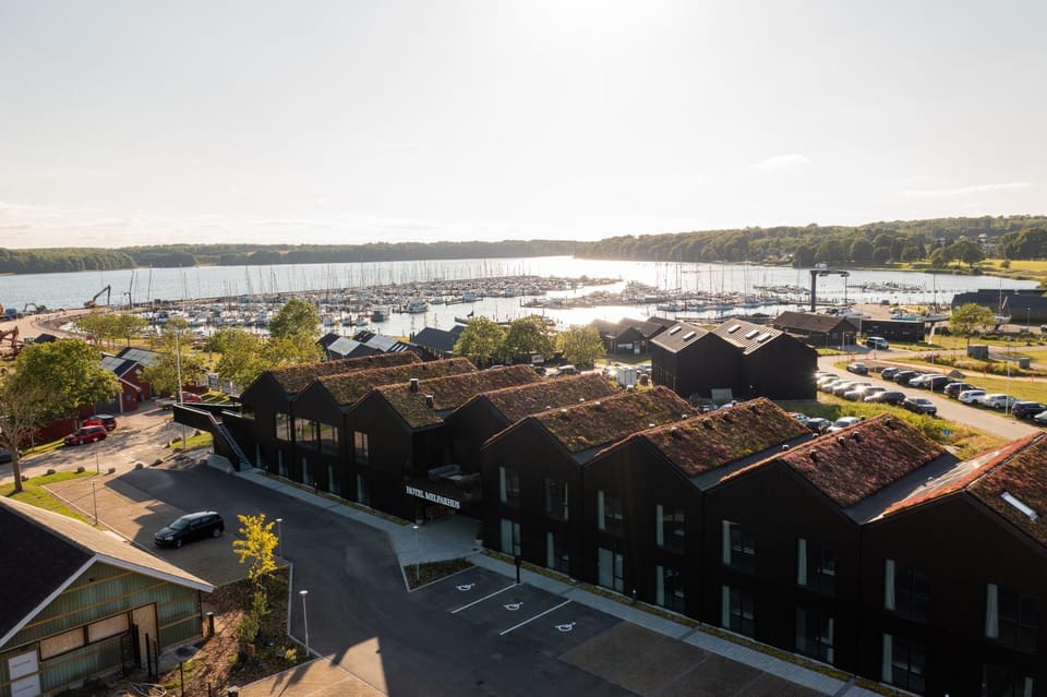 Property building, Sea view, Location