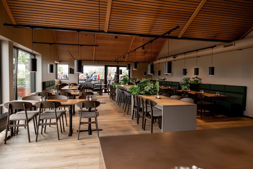 Seating area, Breakfast