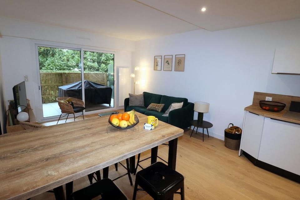 Kitchen or kitchenette, Living room, Dining area