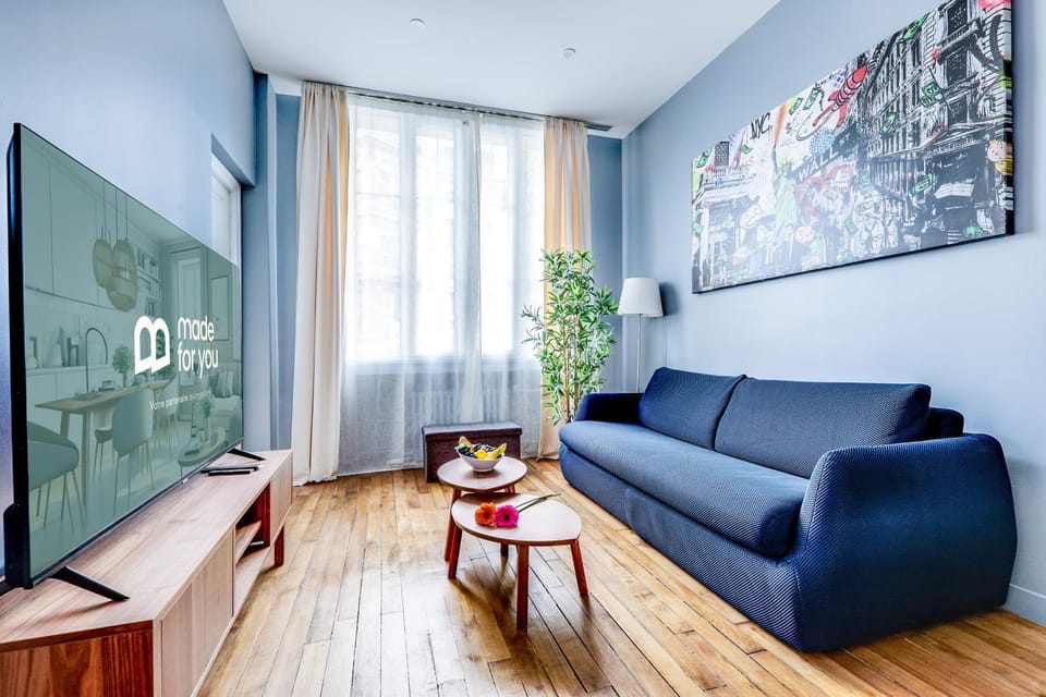 Communal lounge/ TV room, TV and multimedia, Living room, Seating area, Evening entertainment
