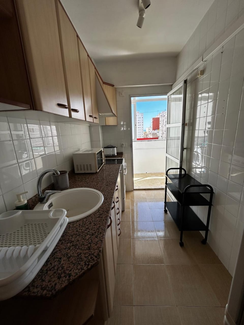 Coffee/tea facilities, View (from property/room), View (from property/room), Balcony/Terrace, Sea view, Inner courtyard view, dishwasher, microwave