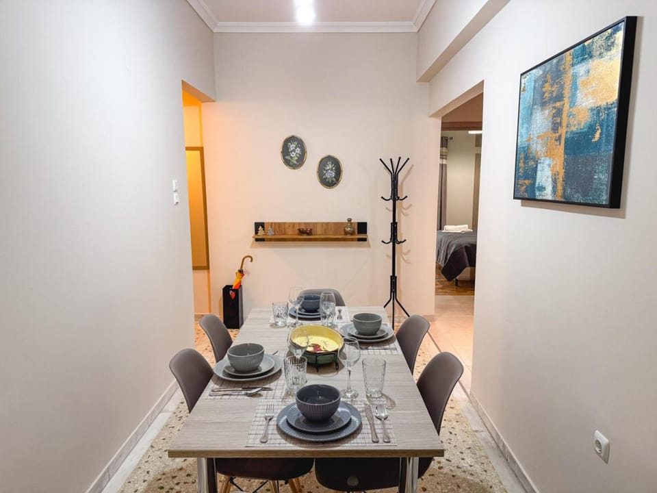Seating area, Dining area