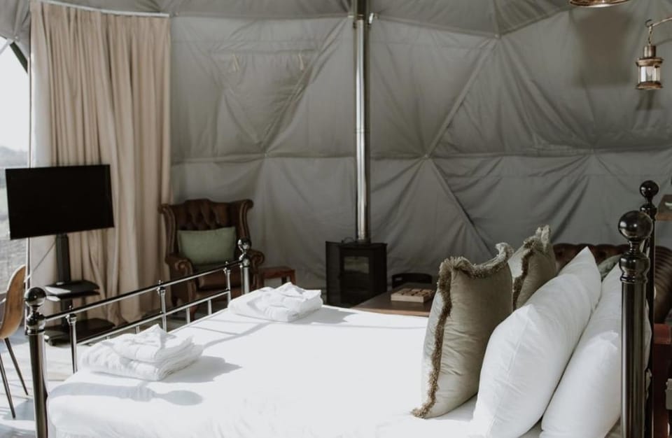 Star Gazing Dome 2 with Log Burner & Optional Hot tub House in South Oxfordshire District