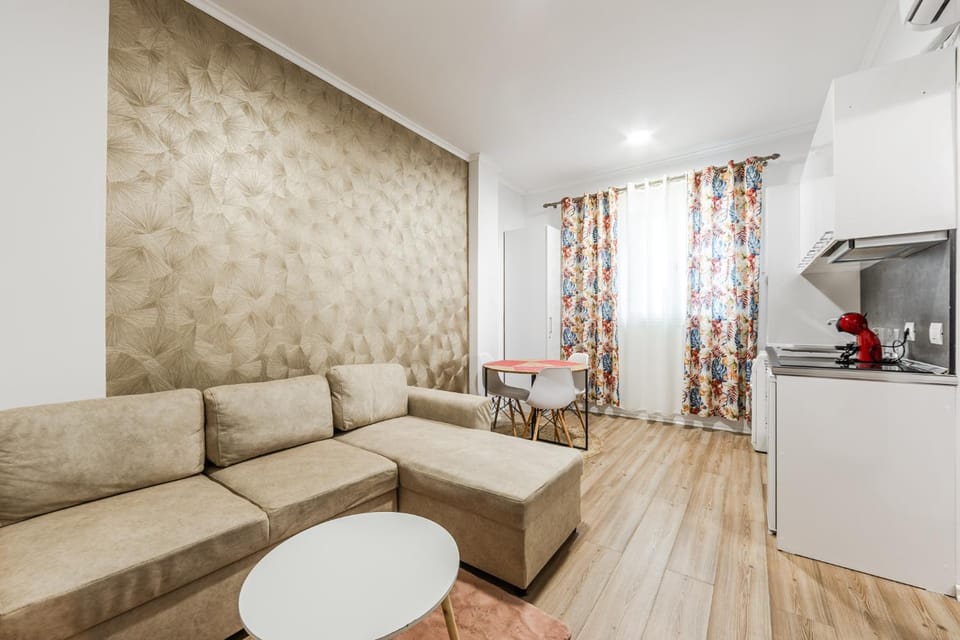 Exelent BnB Modern Apartment in Blloku Center with Fast WiFi - Gold Home Apartment in Tirana