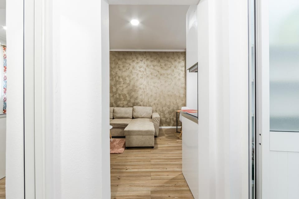 Exelent BnB Modern Apartment in Blloku Center with Fast WiFi - Gold Home Apartment in Tirana