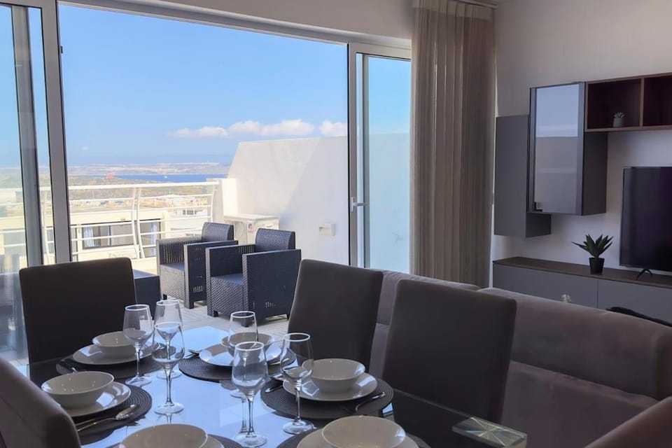 Flat 6, Seaview 3 bedroom Apartment in Mellieha, central, nearby Beaches Apartment in Malta