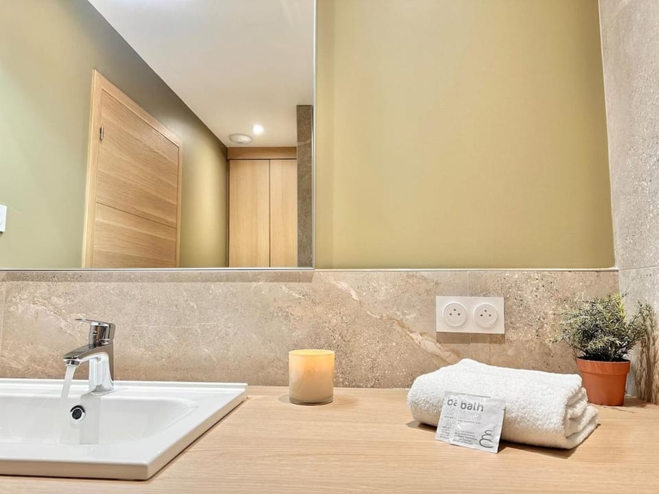 La Rose Pastel - Parking - Hyper Centre - Neuf Apartment in Mont-de-Marsan