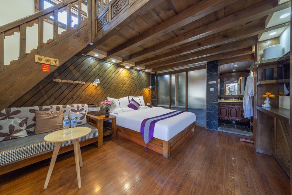 Bed, Living room, Photo of the whole room, Seating area, Bedroom