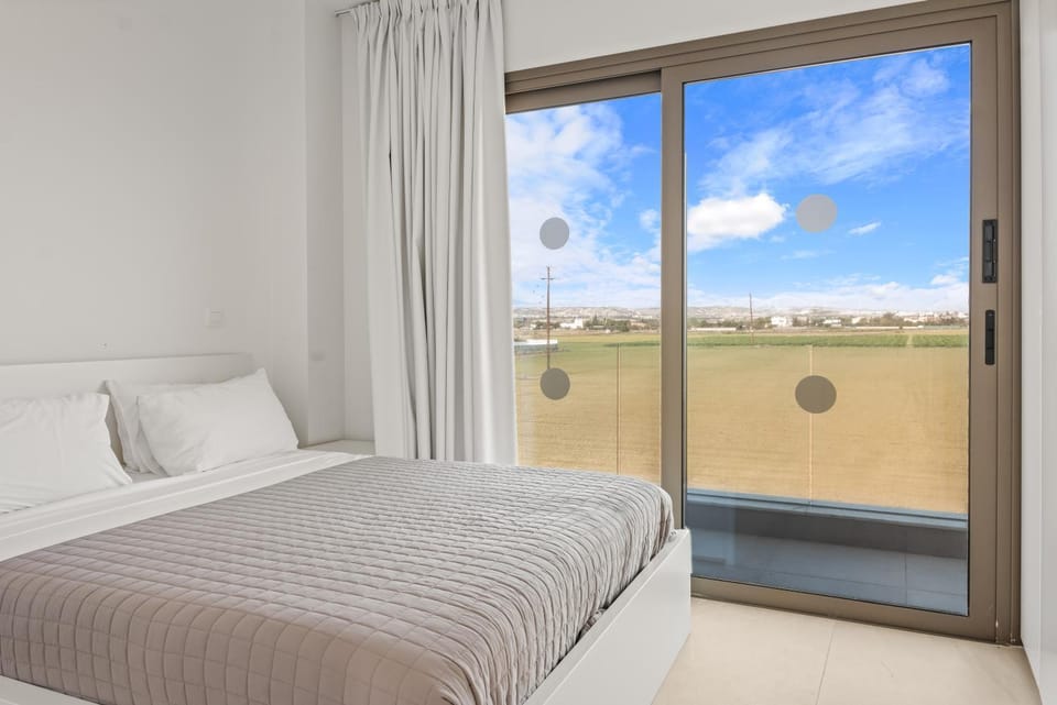 Bed, View (from property/room), Balcony/Terrace, Photo of the whole room, Bedroom