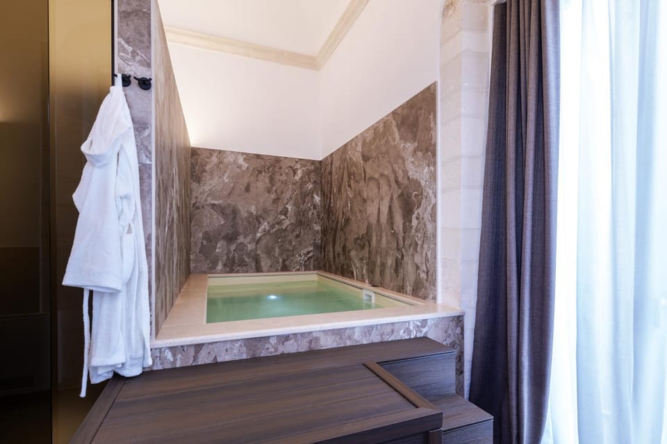 Bathroom, Spa and wellness centre/facilities, Swimming pool, Bath, towels