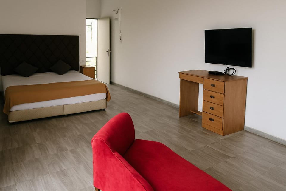ll EMPYREAN STAY ll KAS ll Chalet in Maharashtra