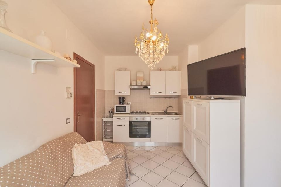 AM Stays 16 - Large Apartment steps from the Main Station Apartment in Perugia