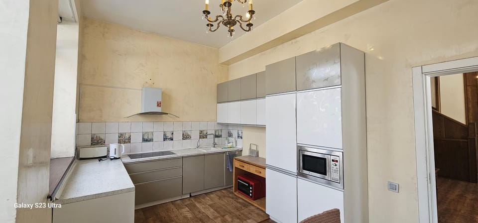 microwave, stove, toaster, kitchen