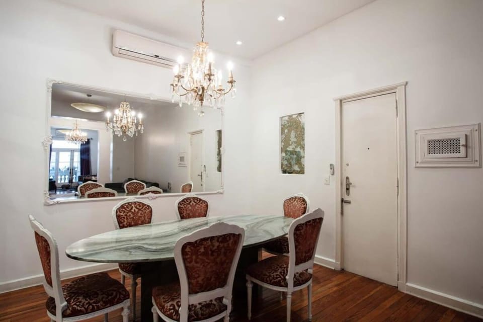 Purple Rain - Elegant 2 Bedroom in Recoleta Apartment in Buenos Aires