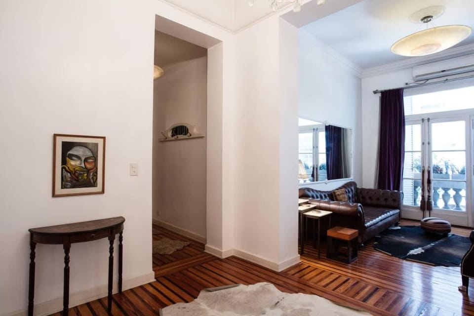Purple Rain - Elegant 2 Bedroom in Recoleta Apartment in Buenos Aires