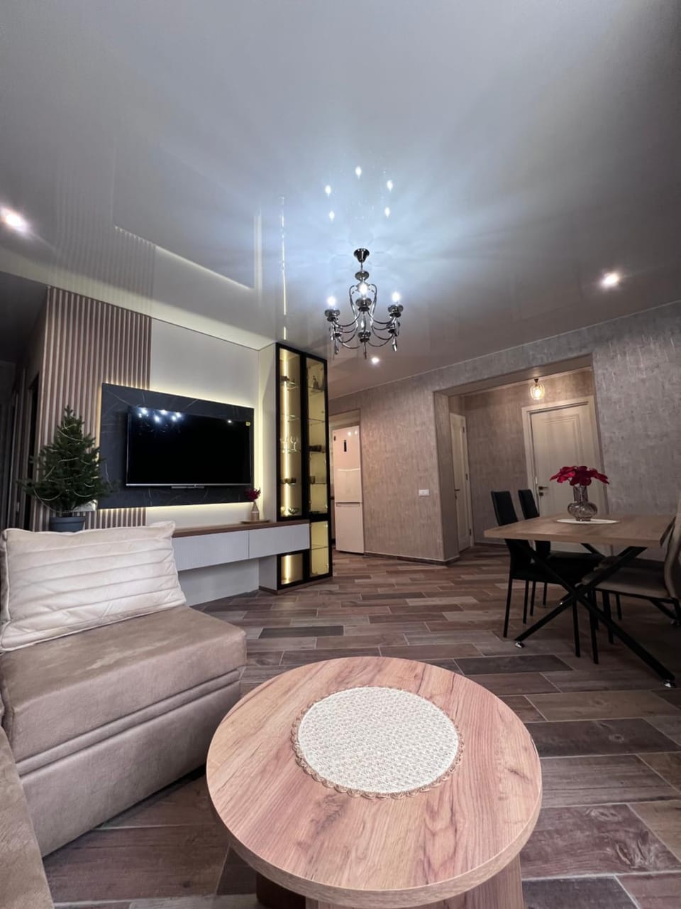 TV and multimedia, Kitchen or kitchenette, Living room, Seating area, Dining area