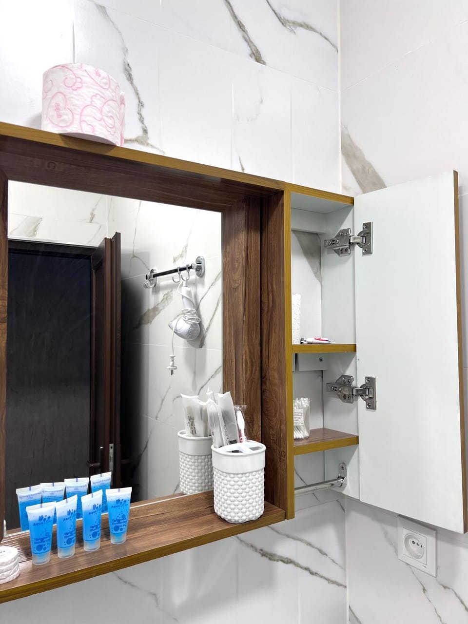 Bathroom, Kitchen or kitchenette, towels