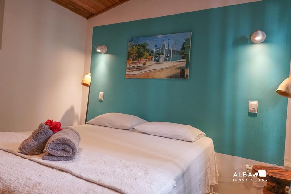 Bed, Photo of the whole room, Decorative detail, Bedroom, towels
