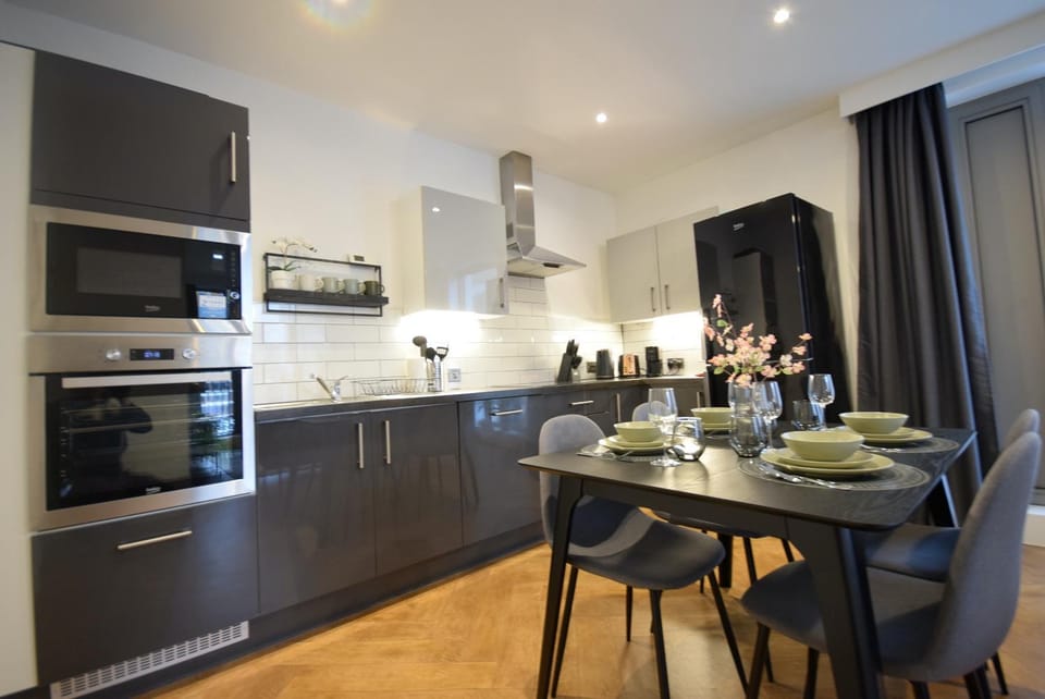 Suite Life 2-Bed 1-Bath in New Cross Apartment in Manchester