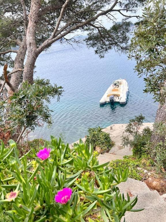 Nearby landmark, Sea view