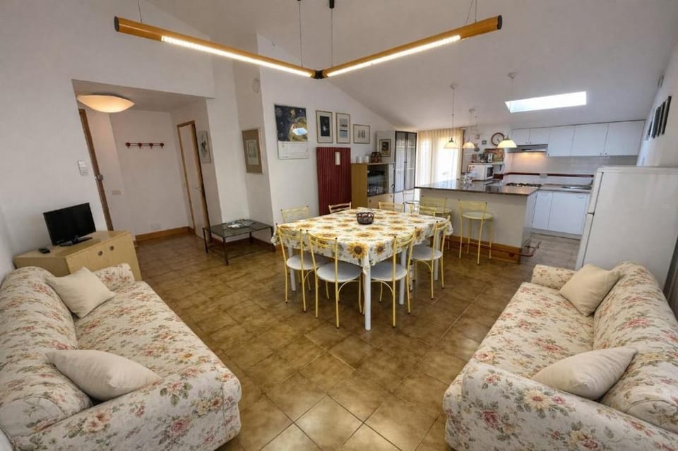Living room, Dining area, kitchen