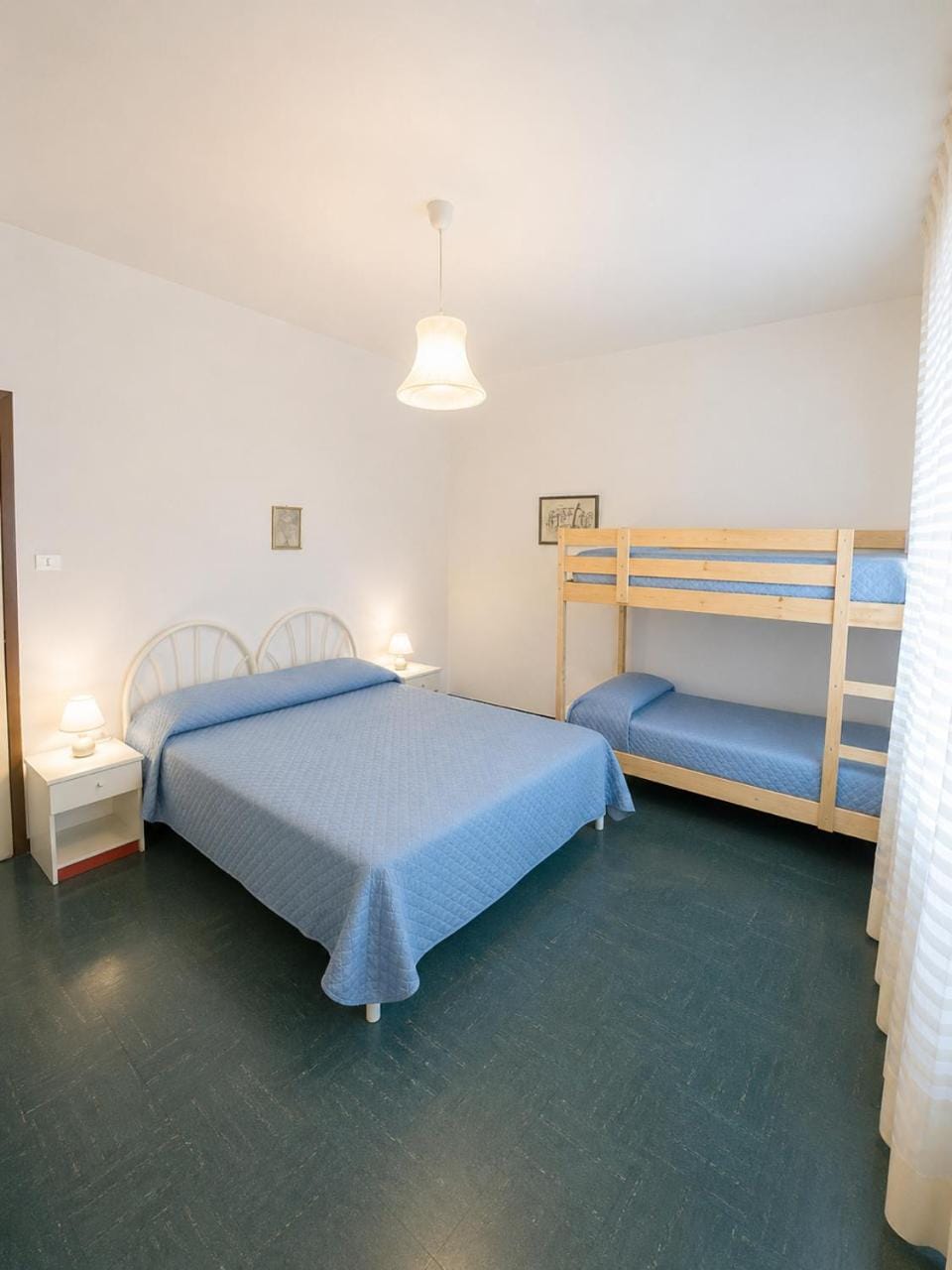 Photo of the whole room, bunk bed