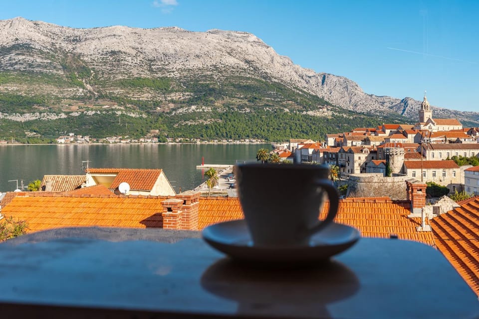 Mountain view, Sea view