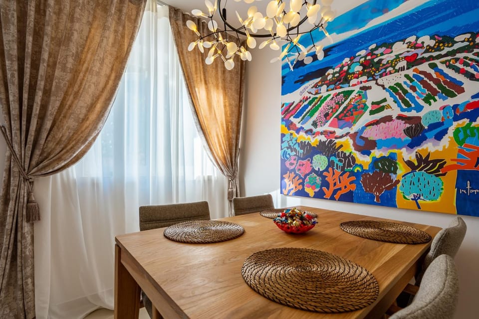 Decorative detail, Seating area, Dining area