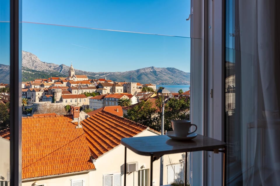 City view, Mountain view, Sea view