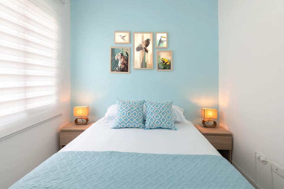 Photo of the whole room, Bedroom
