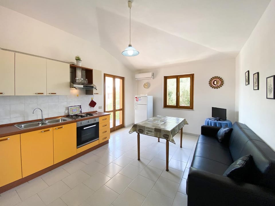 Kitchen or kitchenette, Living room, Dining area