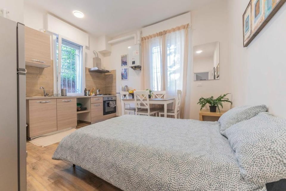 Bed, Dining area