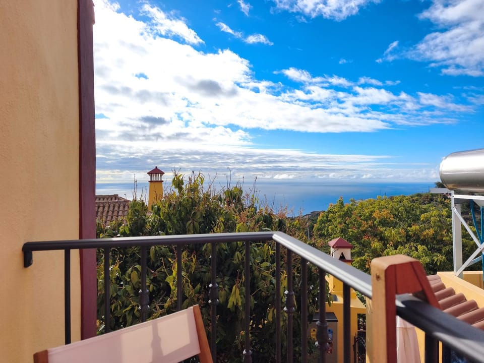 View (from property/room), Balcony/Terrace, Sea view