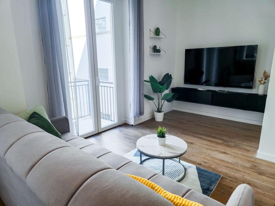 Communal lounge/ TV room, TV and multimedia, Balcony/Terrace, Living room, Evening entertainment